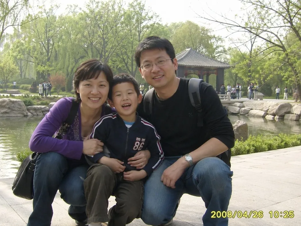 Nostalgic 2008-style family photo with overexposed flash, red-eye, CRT TV, and early digital camera aesthetic